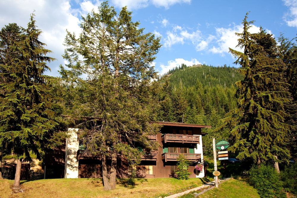 Crystal Mountain Hotels Exterior photo